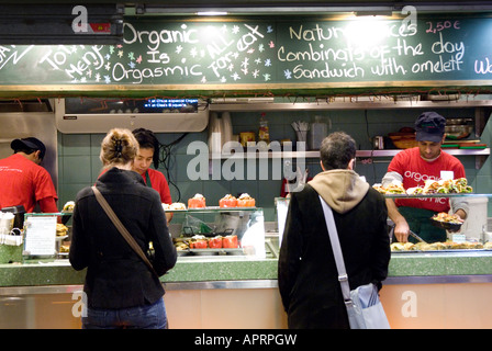 Nehmen Sie Bio-Lebensmittel in Mercat Sant josep Stockfoto