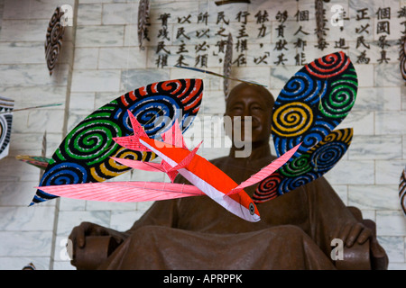 Bronze-Statue von Chiang Kai Shek Chiang Kai Shek Memorial Taipei Taiwan oder National Dickinson Democracy Memorial Hall Stockfoto