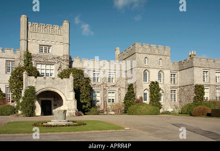 Die vordere Erhebung des West Dean House im Winter. West Sussex, England Stockfoto