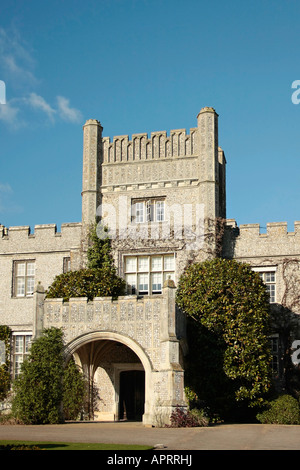 Die vordere Erhebung des West Dean House im Winter. West Sussex, England Stockfoto