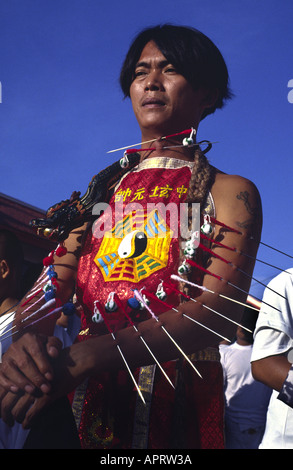 Selbst foltern Geist Medium während Vegetarian Festival in Phuket Thailand Stockfoto