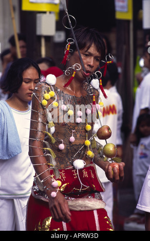 Selbst foltern Geist Medium während Vegetarian Festival in Phuket Thailand Stockfoto