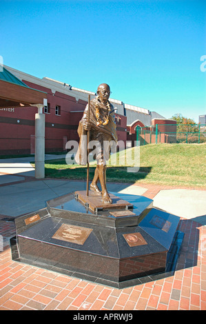 Mahatma Gandhi Statue auf der International Civil Rights Walk of Fame an der Martin Luther King Jr. National Historic Site in Atlanta GA USA Frieden Stockfoto