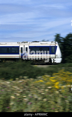 Chiltern Railways Diesel trainieren bei Geschwindigkeit, Warwickshire, England, UK Stockfoto