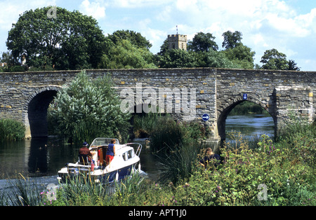 Cabin-Cruiser am Fluss Avon bei Bidford-on-Avon, Warwickshire, England, UK Stockfoto