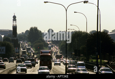 Morgendlichen Berufsverkehr in Belgrave Middleway, Highgate, Birmingham, West Midlands, England, UK Stockfoto