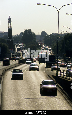 Morgendlichen Berufsverkehr in Belgrave Middleway, Highgate, Birmingham, West Midlands, UK Stockfoto