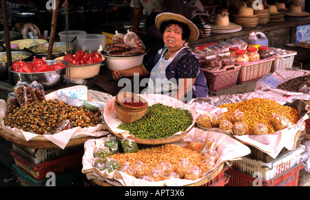 Islamabad-Pakistan Himalaya Market Lebensmittelgeschäft Grocer Gemüse Stockfoto