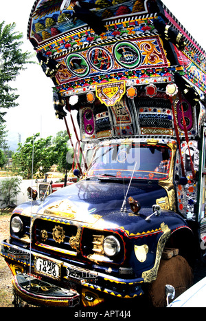 Islamabad Pakistan Himalaya Berge Himalaya Gebirge Stamm Stämme Nation einheimischen Ureinwohner native Nationen Vater des jungen Stockfoto