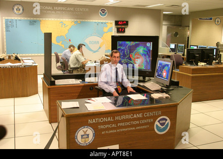 Miami Florida, NOAA, National Weather Service, National Hurrian Center, Center, Fernsehreporter, Meteorologen, Wetterverfolgung, Hurrian Frances, FL Stockfoto