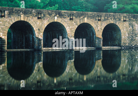 Bogenbrücke in Cumberland Mountain State Park in der Nähe von Crossville Tennessee Stockfoto