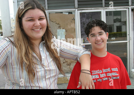 Miami Beach, Florida, groß, lateinamerikanisch-lateinamerikanisch, ethnische Einwanderer Minderheit, Erwachsene Erwachsene, Erwachsene, Frauen, Frauen, Teenager, Teenager, Teenager Stockfoto