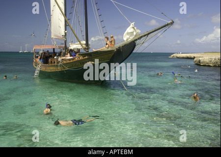 Aruba Schnorcheln Kreuzfahrt-Schiff in Malmok am Westufer der Insel Stockfoto