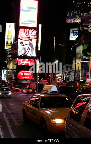 Times Square in New York in der Nacht Stockfoto