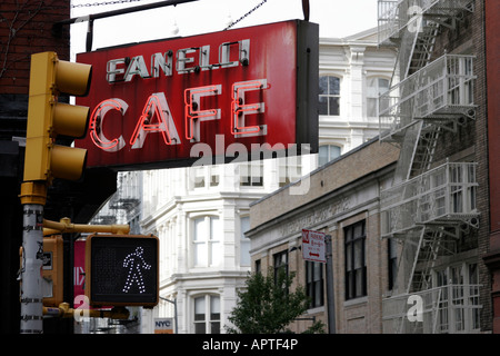 Fanelli Cafe unterzeichnen in New York SoHo an der Ecke der Prince Street und Mercer Street Stockfoto