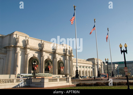 WASHINGTON DC, USA - Außen an der Union Station, Washington DC, mit Weihnachten Kränze eingerichtet Stockfoto