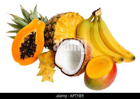 Tropische Früchte; Papaya-Mango-Ananas-Kokos-Banane-Sternfrüchte Stockfoto