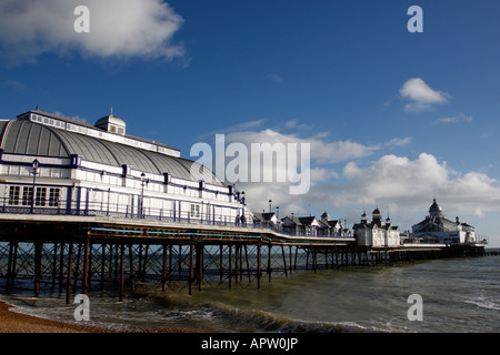 Eastbourne Pier erbaut in den 1870er Jahren entnommen dem Strand entlang Grand parade, Eastbourne East Sussex England uk Stockfoto