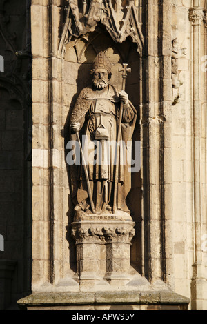 Statue von Saint Thomas Cant auf Westwand des Beverley Minster Stockfoto