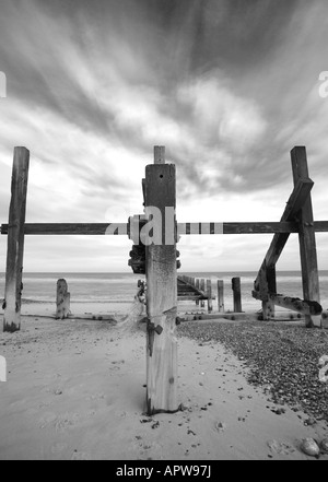 Alten Küstenschutzes bei Happisburgh, Norfolk. Stockfoto