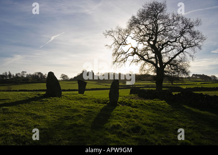 Neun Steinen engen Steinkreis und Robin Hood zu schreiten, Harthill Moor, Peak District, Derbyshire Stockfoto