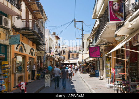 Geschäfte in der Altstadt, Rethymnon, Nordküste, Kreta, Griechenland Stockfoto