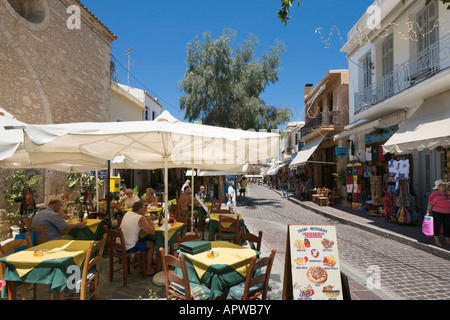 Straßencafé-Restaurant in der Altstadt, Rethymnon, Nordküste, Kreta, Griechenland Stockfoto