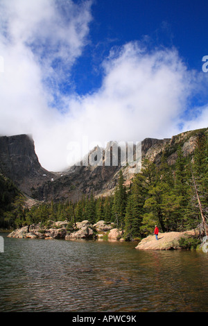 Wanderer bei Dream Lake, Rocky Mountain Nationalpark, Estes Park, Colorado, USA Stockfoto