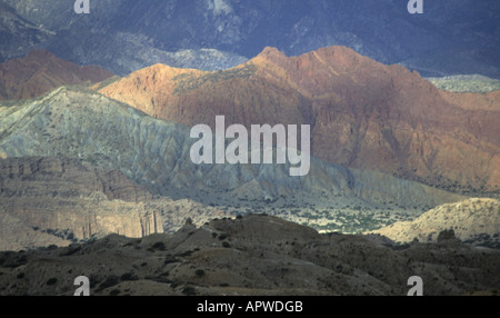 Rote und grüne Berge der Cordillera de Chichas in der Nähe von Tupiza, einer Stadt im Südwesten Boliviens. Quebrada de Palala Stockfoto