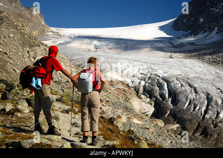Blick über den Stream Eis der Gletscher in den Schweizer Alpen, Wallis Schweiz Stockfoto