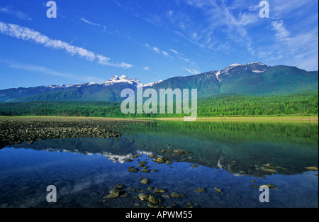 Columbia River und Mt Begbie in der Nähe von Revelstoke BC Kanada Stockfoto