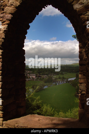 Inistioge County Kilkenny Irland Ansicht Inistioge und die Brücke über den Fluss Nore Stockfoto