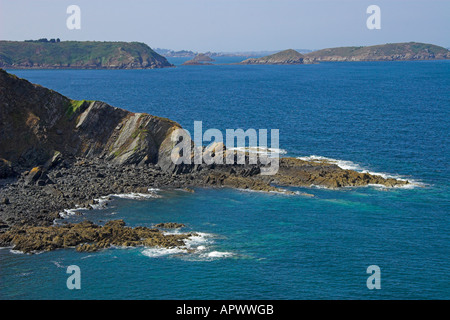 Blick vom Pointe de Minard in Richtung Pointe de Bilfot, in der Nähe von Plouézec, Côtes d ' Armor, Bretagne, Frankreich Stockfoto