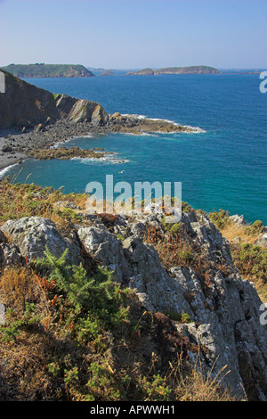 Blick vom Pointe de Minard in Richtung Pointe de Bilfot, in der Nähe von Plouézec, Côtes d ' Armor, Bretagne, Frankreich Stockfoto