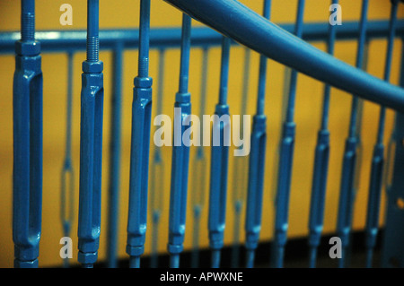 Blauen Geländer auf Treppe Stockfoto