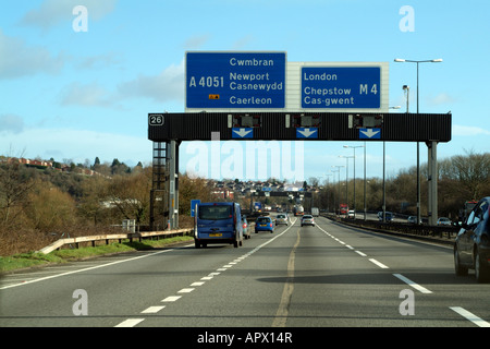 M4 Autobahn blau, Zeichen und Kreuzung South Wales Stockfoto