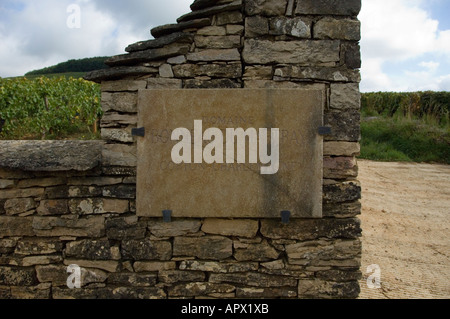 Domaine Bonneau du Martray Weingut Schild am Corton zwischen Pernand Vergelesses und Aloxe Corton, Burgund, Frankreich Stockfoto