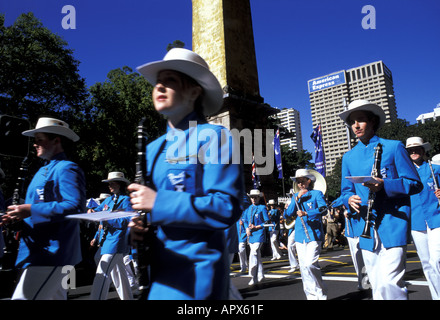 Die Jugendkapelle spielen in den Anzac Day Parade in der Nähe der Kenotaph Hyde Park Sydney New South Wales Australien Stockfoto