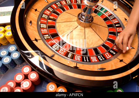 EIN ROULETTE-RAD IN EINEM CASINO Stockfoto