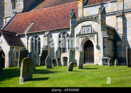 Penshurst, Kent, England. Detail der Kirche St. Johannes der Täufer. Stockfoto