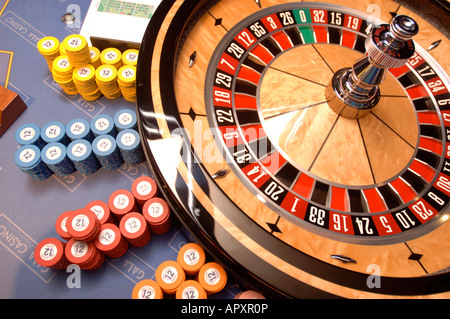 EIN ROULETTE-RAD IN EINEM CASINO Stockfoto