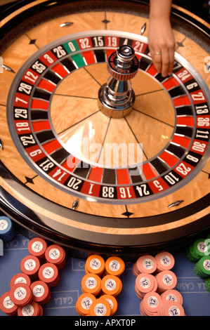 EIN ROULETTE-RAD IN EINEM CASINO Stockfoto