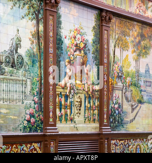 Madrid, Spanien. Handarbeit an der traditionellen Taverne in den Huertas Bezirk. Stockfoto