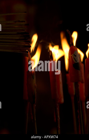Eine Reihe von Josticks für Qing Ming Festival, Malaysia, Süd-Ost Asien Leuchten Stockfoto