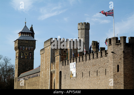 Cardiff Castle South Wales Großbritannien gesehen hier von Duke Street Stockfoto