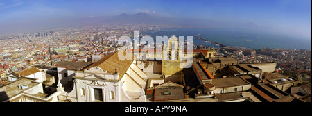 Blick über Napoli von Certosa di San Martino, Neapel, Panorama, von Castel Elmo Mit Certosa di San Martino im Vordergrund Stockfoto