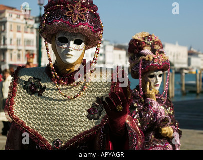 Karneval in Venedig - kostümierte paar Stockfoto