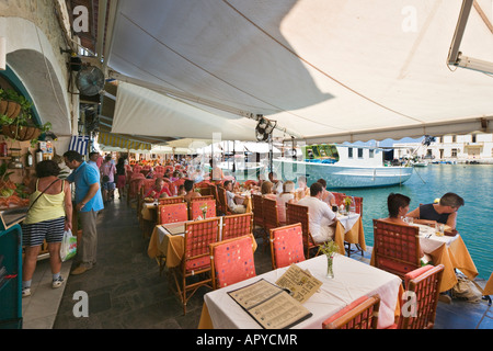 Harbourfront-Taverne im alten venezianischen Hafen, Rethymnon, Nordküste, Kreta, Griechenland Stockfoto