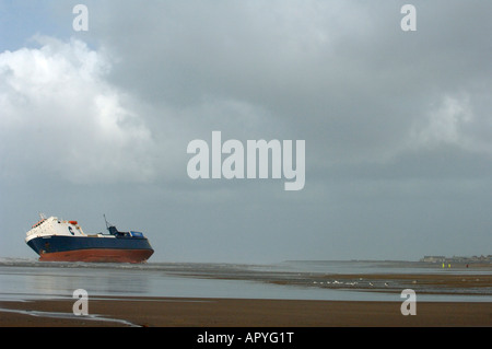 Die betroffenen Ro-Ro-Fähre "Riverdance" an Cleveleys Strand in der Nähe von Blackpool, Lancashire Stockfoto