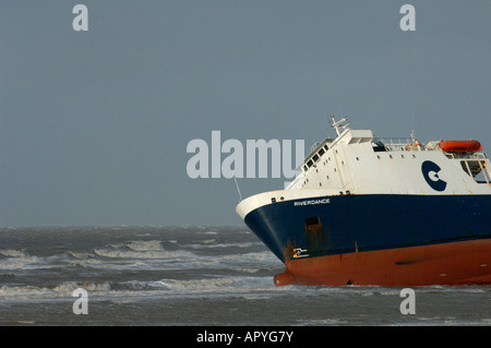 Die Bögen der betroffenen RoRo-Fähre "Riverdance" gestrandet in der Nähe von Blackpool, Lancashire Stockfoto